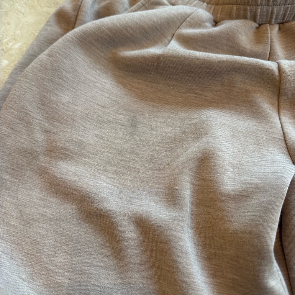 Varley pleated Jogger Pants - Picture 6 of 6